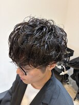 ノット(knot.)&nbsp;無造作な質感と動きが魅力のメンズくせ毛風パーマスタイル