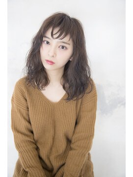 カムジーヘッド(COMEGHEAD) オン眉×ミディアム×ふんわりカール【熊本/南区/平成/平成駅】