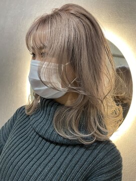 クヴェルアンドコー(Kvell&Co.) ミディアムレイヤー×ミルクティーカラー 心斎橋ダブルカラー