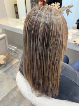 ラビス 浦和(Lovis) 美髪/ネビージュ/大人かわいい/透明感ショート[浦和]