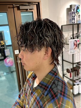 コワファーストナガサキシャンプーボーイ(COIFF1RST NAGASAKI SHAMPOO BOY) 縦落ちパーマ　ハイライト　メンズパーマ　メッシュ　長崎