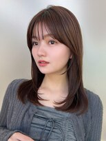20代シースルーぱっつん前髪で結んでかわいいフェイスレイヤー