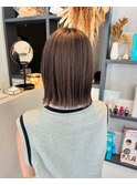 切りっぱなしボブ×自然なストレートヘア