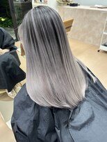 ヌエン 渋谷(NU/EN)&nbsp;夏におすすめ海外風バレイヤージュとホワイトグレージュのロング