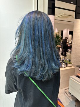 ステア ケース(stair case) ブルー　バレイヤージュ　ハイライト　地毛残し