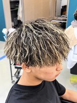 ダズルヘアラッシュ(DAZZLE hair RUSH)&nbsp;ツイストスパイラルパーマ×金メッシュ