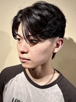 ヘアーグロウ 刈り上げセンターパート毛流れセンターパートツーブロックメンズ