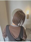 結べる長さの切りっぱなしボブ×柔らかいベージュカラー