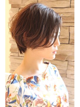 レウナ 外苑前(Reuna) ３０代４０代人気のナチュラルショートボブ　ニュアンスショート