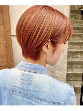 エイチヘアー(eichi hair) オレンジカラーのショートヘア