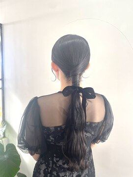 ヘアーアンドメイクアップモパ お呼ばれポニーアレンジ