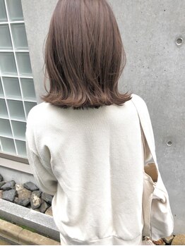 リース(riis.)の写真/染まりが良く色落ちしにくい自然な仕上がりで白髪をカバー◎脱白髪染めを実現し頭皮に優しい定期染めが可能