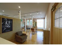 自然光がたっぷり差し込む、リラックスできる空間