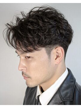 オーシャントーキョー ホワイト 原宿(OCEAN TOKYO WHITE) かき上げセンターパート波巻きツイストスパイラルパーマ大人ヘア