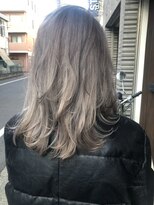 ルーチェ(Luce)&nbsp;バレイヤージュ/レイヤーカット/くすみカラー/ホワイトアッシュ