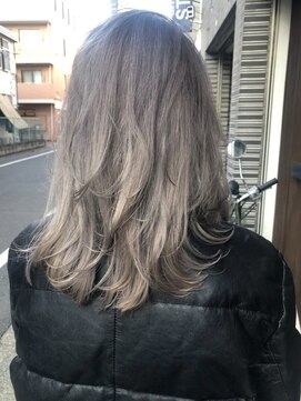 ルーチェ(Luce) バレイヤージュ/レイヤーカット/くすみカラー/ホワイトアッシュ