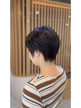 イゾラ(isola) 襟足浮き・もたつき解消タイトショート|ショート専用クーポン有