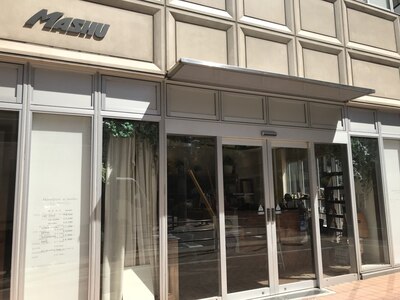 路面店です♪2階がマルケです