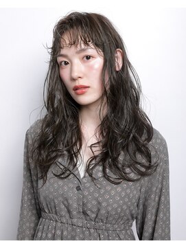 ジャパン ホンテン(JAPAN HONTEN) 甘さと強さが交錯する フェミニンモードヘア