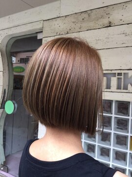 ティキ ヘアーワークス(TiKi Hair Works) 【TiKi】前下がりボブ&ハイライト