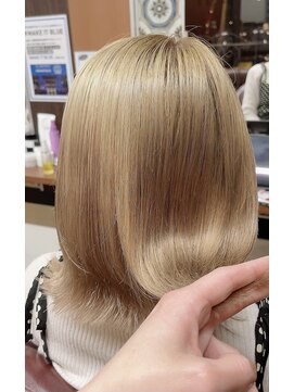 マルカ ヘアー(MARKA hair) ホワイトベージュ♪