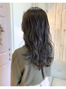 ニュワ(nyUwa) オリーブベージュ＊レイヤーカット