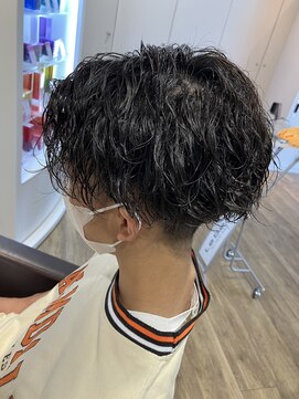 エヌプラス(N+) 波巻きツイストスパイラル刈り上げセンターパートサーフカール