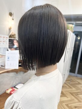 ロミー 本厚木(ROMMY.) 透明感たっぷりグレージュカラー☆ぱつっとボブ ROMMY.荻野