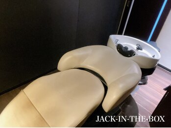 ジャックインザボックス(JACK IN THE BOX)の写真/個室の別空間で癒しのヘッドスパを堪能。髪の悩みに合わせたスパで、頭皮から健康的な美髪に導きます◇