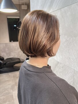 ドゥマン(Demain) 小顔カットクールショート前下がりピンクベージュ大人かわいい