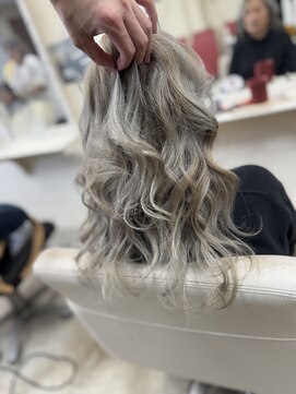ロジーリリーヘアーズ(Rosy Lily hair's) シャンパンゴールドシルバー