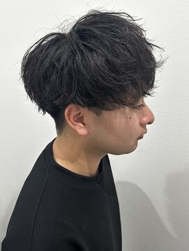 ヒュイル バイ ニアウ(Hwyl by Niau) メンズマッシュパーマニュアンスパーマシャドウパーマ刈り上げ