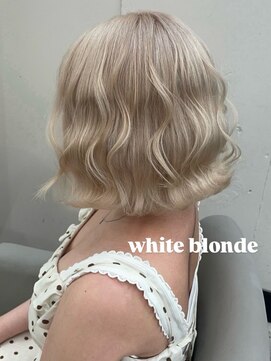 ベレーザ 渋谷(BELEZA) 15545ブリーチ＆ダブルカラーホワイトブロンドシルバーアッシュ