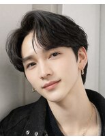 ポーチバイハニー オモテサンドウ(PORCH by HONEY omotesando)&nbsp;韓国カルマパーマニュアンスパーマセンターパート黒髪