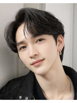 ポーチバイハニー オモテサンドウ(PORCH by HONEY omotesando) 韓国カルマパーマニュアンスパーマセンターパート黒髪