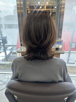 マリアバイアフロート(Maria by AFLOAT)&nbsp;肩外ハネくびれウルフレイヤーボブミディアムイルミナカラー