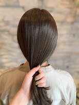 キニ(KINI)&nbsp;透明感たっぷりのオリーブカラー