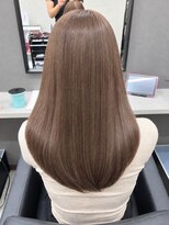 エミュ(Aimu.)&nbsp;ワンカラーで作るナチュラルなミルクティーベージュ
