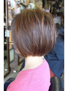 オーバーキャプテンネイキッド(OVER CAPTAIN NAKED) 春のふんわりレイヤーボブ