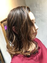 ヘアーシグネチャー(Hair Signature)&nbsp;毛先が肩口で遊ぶナチュラルバレイヤージュ