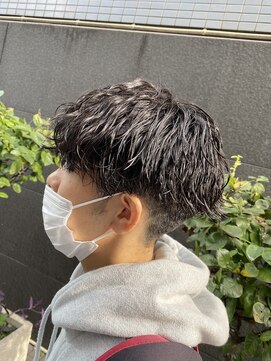 クオル 立川(QOL) 強すぎ無い質感がお洒落！波巻きパーマ×ツイストスパイラル