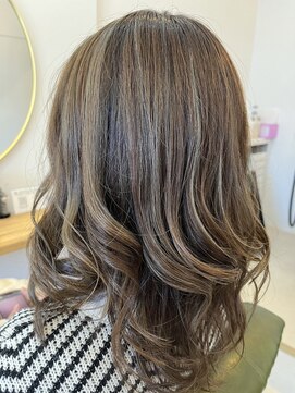 イルミチーノ(il micino) オリーブグレージュ+ハイライト