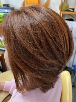 特殊なハサミを使用する【髪質改善カット】で毛流れを整え、まとまりやすく扱いやすいスタイルを創ります♪