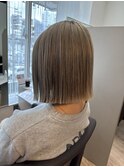 ハイトーンボブ　切りっぱなし　ぷつっと　外ハネ　ヘイリーボブ