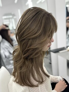 アマトウキョウスマートサロン(AMA TOKYO×Smart Salon) ヘーゼルベージュ　ブリーチなし　レイヤーカット　海外風