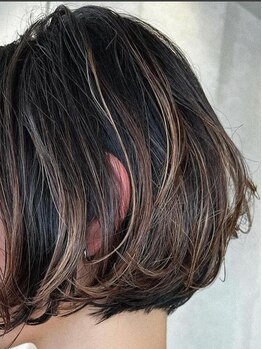 トロンコ(TORONCO)の写真/ナチュラルハイライトを入れたTORONCO流デザインカラーが自慢！周りと差のつく褒められヘアが叶う♪