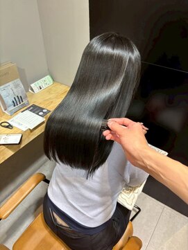 イオエ 元町(ioe) 前髪/暗髪カラー/艶カラー/小顔カット/髪質改善/縮毛矯正/黒髪