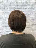 ミーティア バイ クアトロ(Meteor By QUATRO) 段が決めての可愛さあるショートボブスタイル