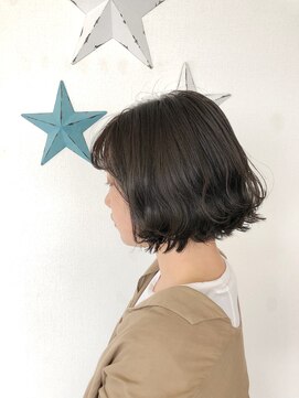 ヘアアンドメイク ムーア(Muuua) ボブとネイビーブラック