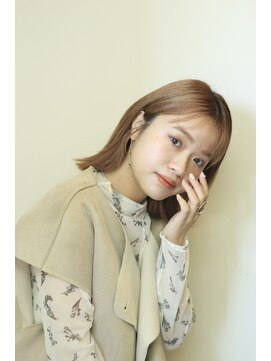 ララ(LALA) 外ハネミディアムボブ